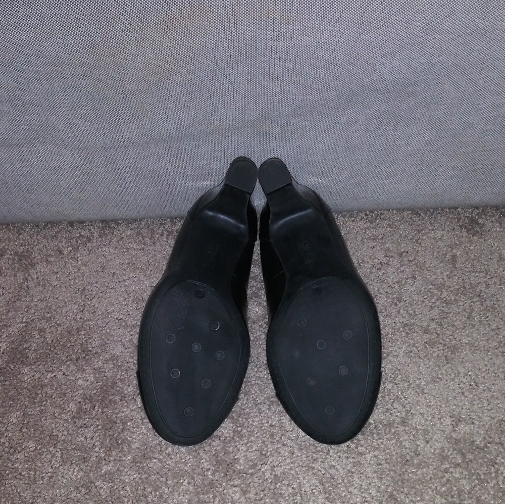 Shoes - Picture 4 of 4